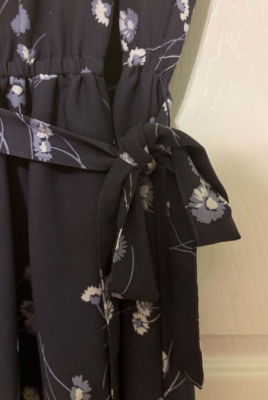 EUC LC Lauren Conrad Gray Floral Pleated Tie-Waist Midi Dress Size Large - Picture 5 of 13